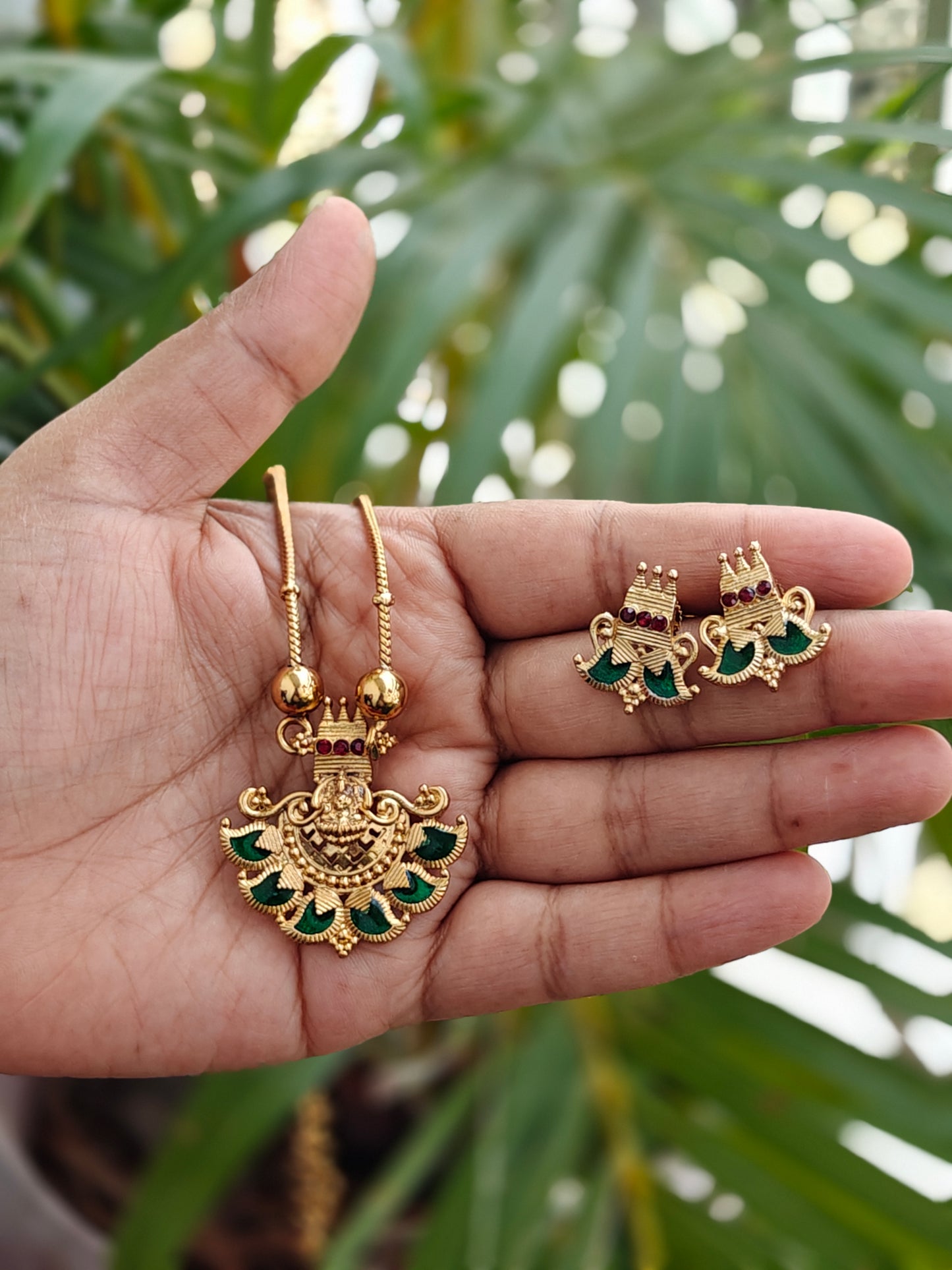 Antique Mayura Emarald Necklace