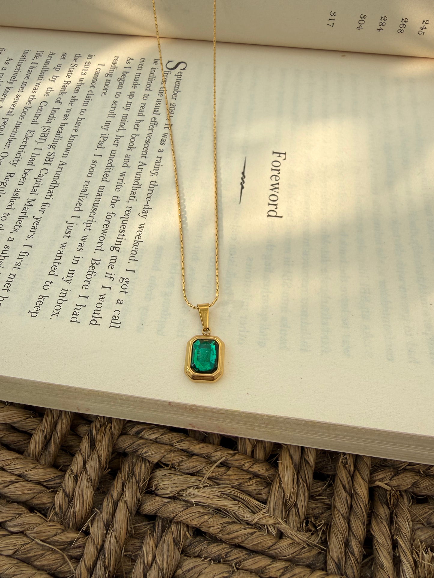Emerald Glow Pendant Necklace